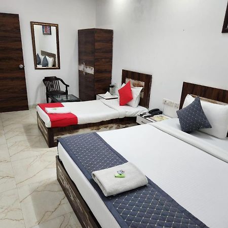 Hotel Clayton Near Igi Airport Delhi Yeni Delhi Dış mekan fotoğraf