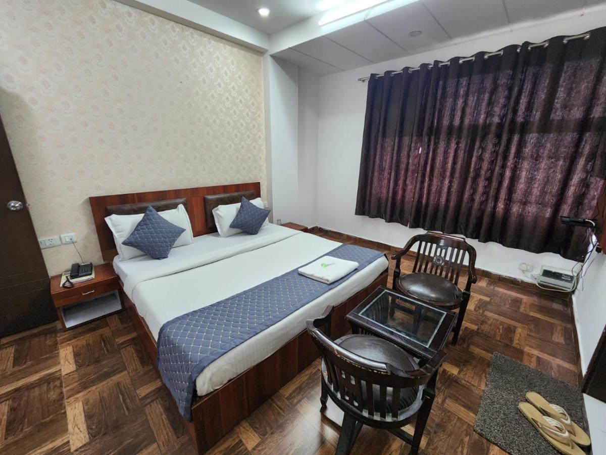 Hotel Clayton Near Igi Airport Delhi Yeni Delhi Dış mekan fotoğraf