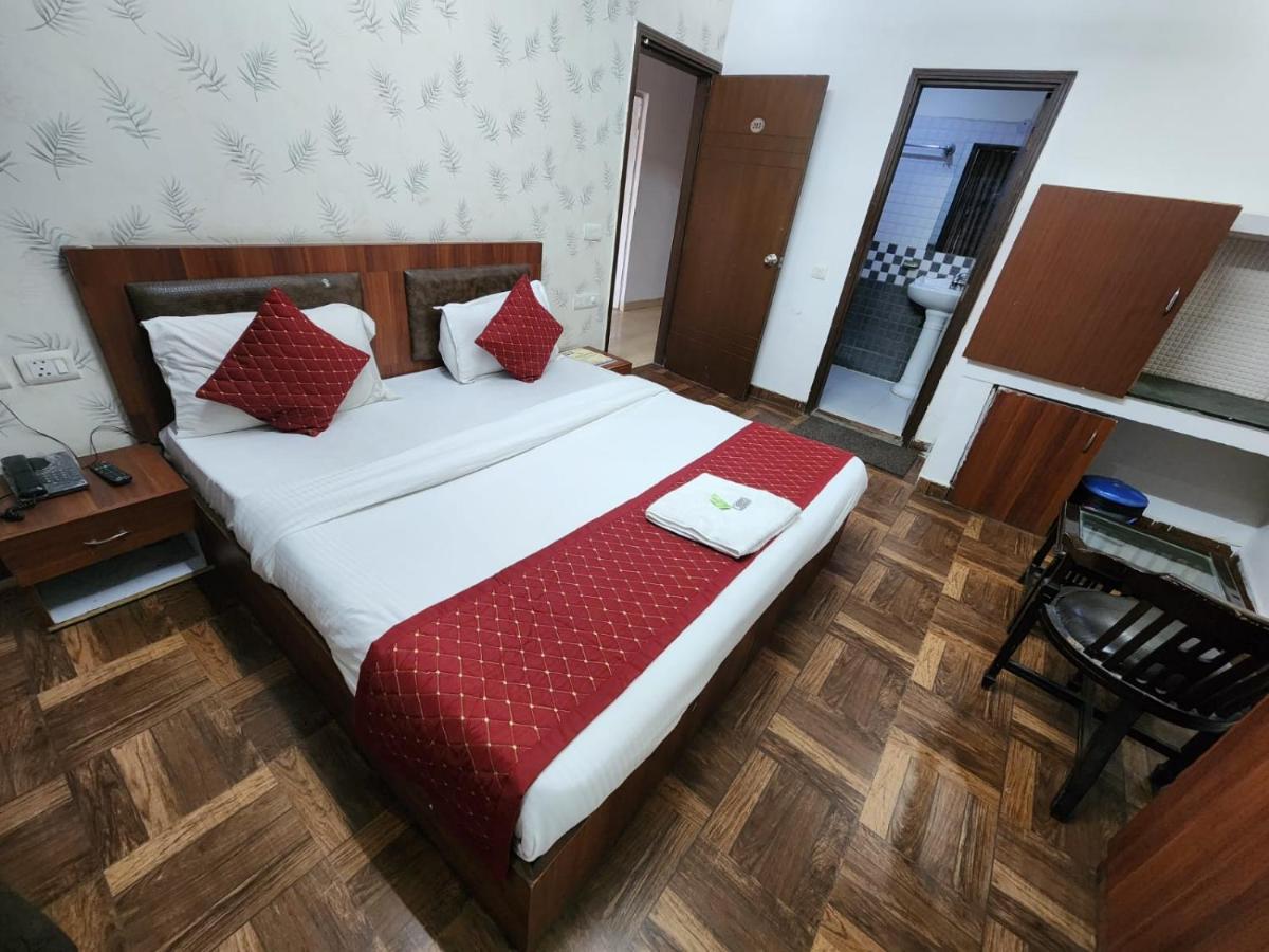 Hotel Clayton Near Igi Airport Delhi Yeni Delhi Dış mekan fotoğraf