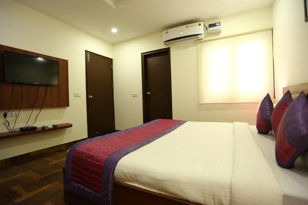 Hotel Clayton Near Igi Airport Delhi Yeni Delhi Dış mekan fotoğraf